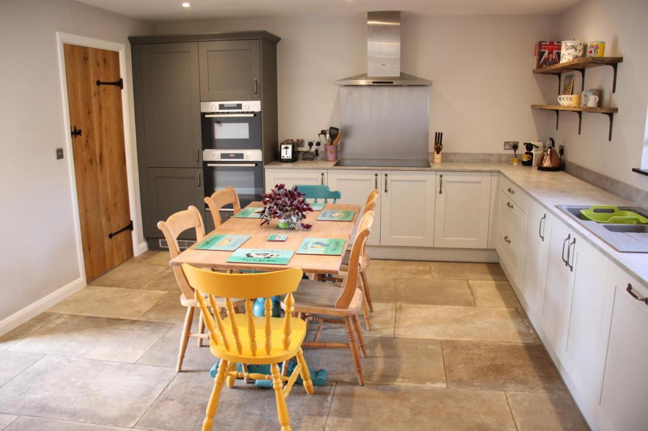 Wonderfully Spacious Luxury Holiday Cottage Billingshurst Exterior foto